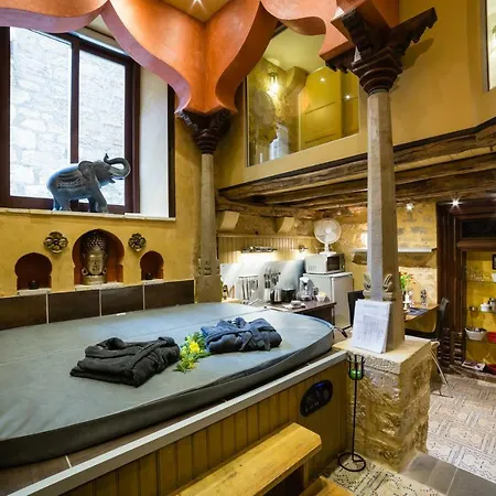 Appartement Jacuzzi Privé, Les 1001 Nuits à