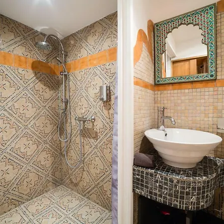 Jacuzzi Privé, Les 1001 Nuits à *
