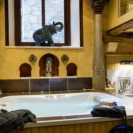 Jacuzzi Privé, Les 1001 Nuits à Sarlat