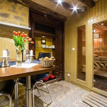 Jacuzzi Privé, Les 1001 Nuits à