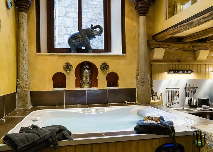 Jacuzzi Prive, Les 1001 Nuits A Sarlat