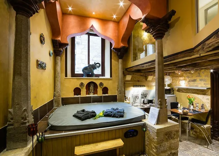 Jacuzzi Prive, Les 1001 Nuits A Apartment *